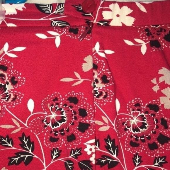 Briggs Capri floral vivid red womens pants size petite 8 - Picture 4 of 6
